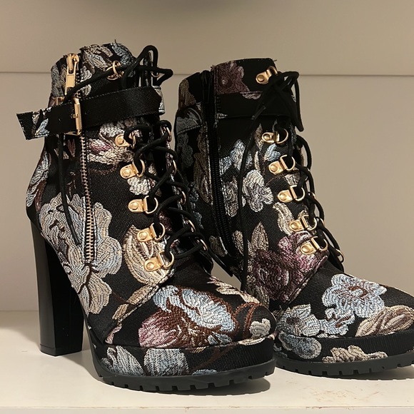 Shoe dazzle embroidered floral pump boots - Picture 7 of 7